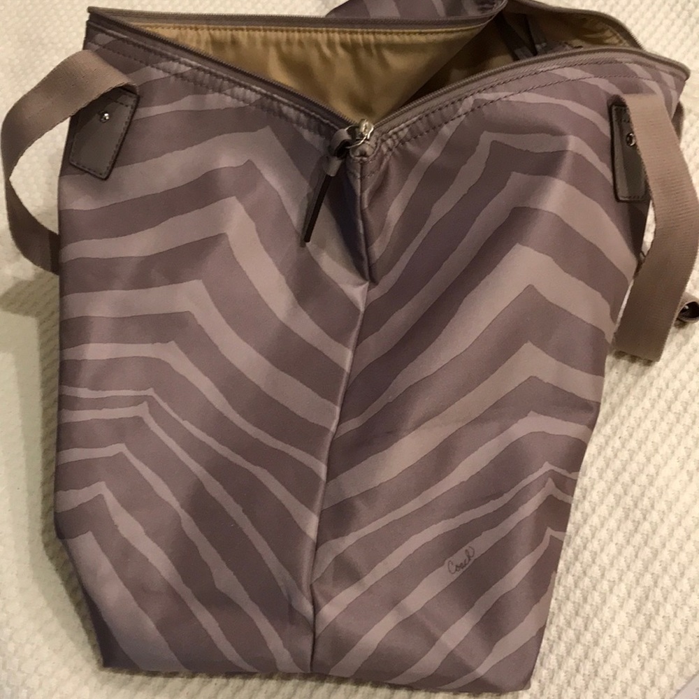 🎉HOST PICK 🎉COACH Signature Bag & Snap Pouch - Picture 14 of 15